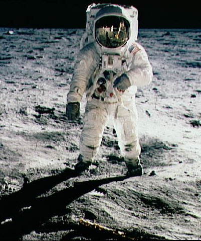 Fill in sur la lune ( photo NASA )